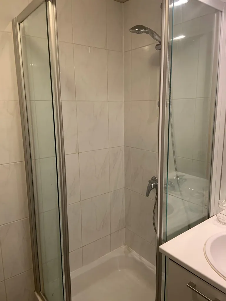 Vannitoad - Duplex Apartment with Terrace in Waregem