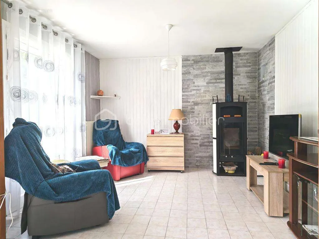 Elutuba - Ground Floor House with Forest Proximity in Poligny