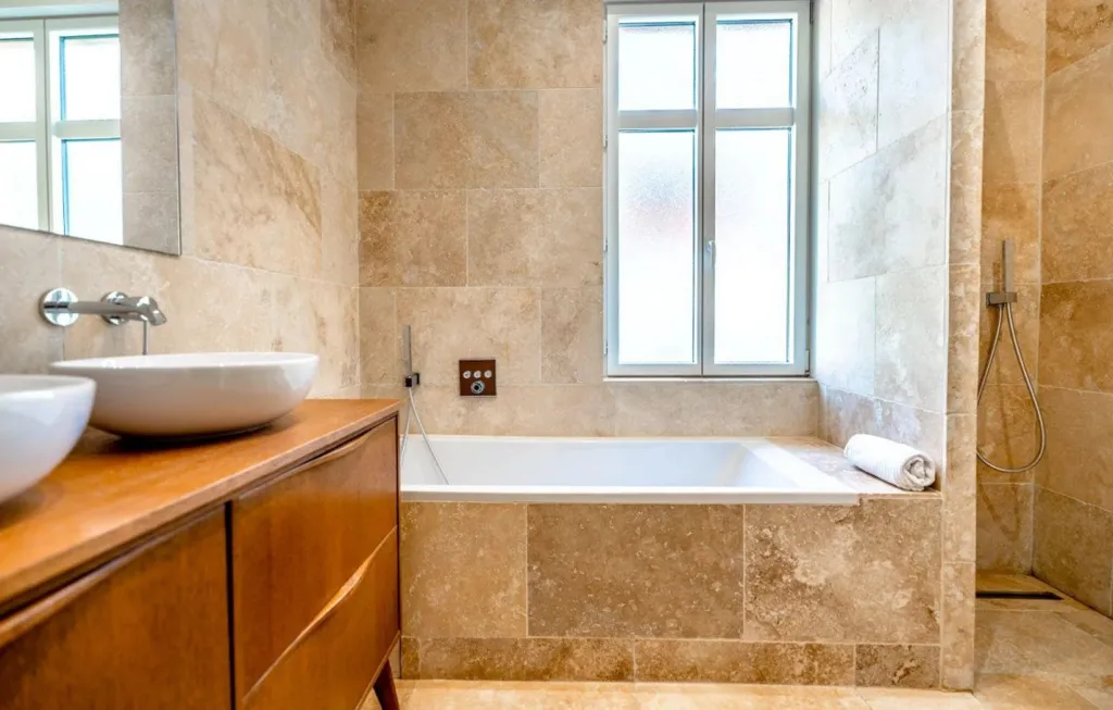Salles de bain - Appartement Luxueux avec Vue Mer à Sainte-Maxime