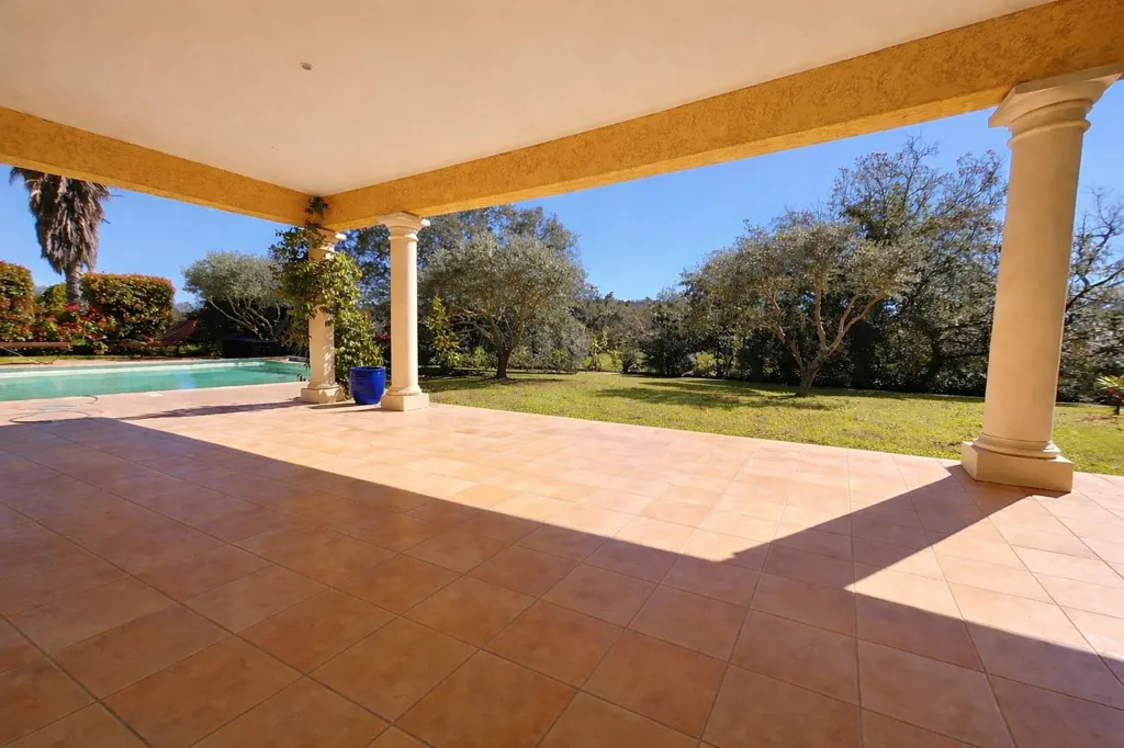 Terrass - Garden House with Pool at Golf de Barbaroux, Brignoles
