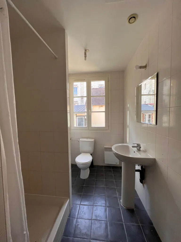 Salles de bain - Appartement 2 Pièces au Centre de Sens