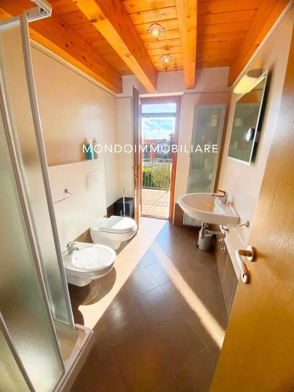 Salles de bain - 2-Bedroom Lakefront Flat in Sirmione
