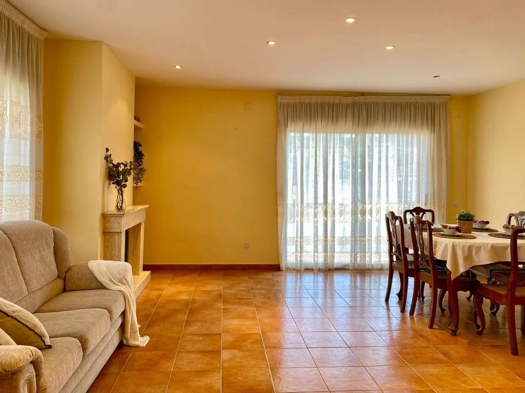 Esszimmer - Luxury House with Four-Winds Design in Castellbisbal