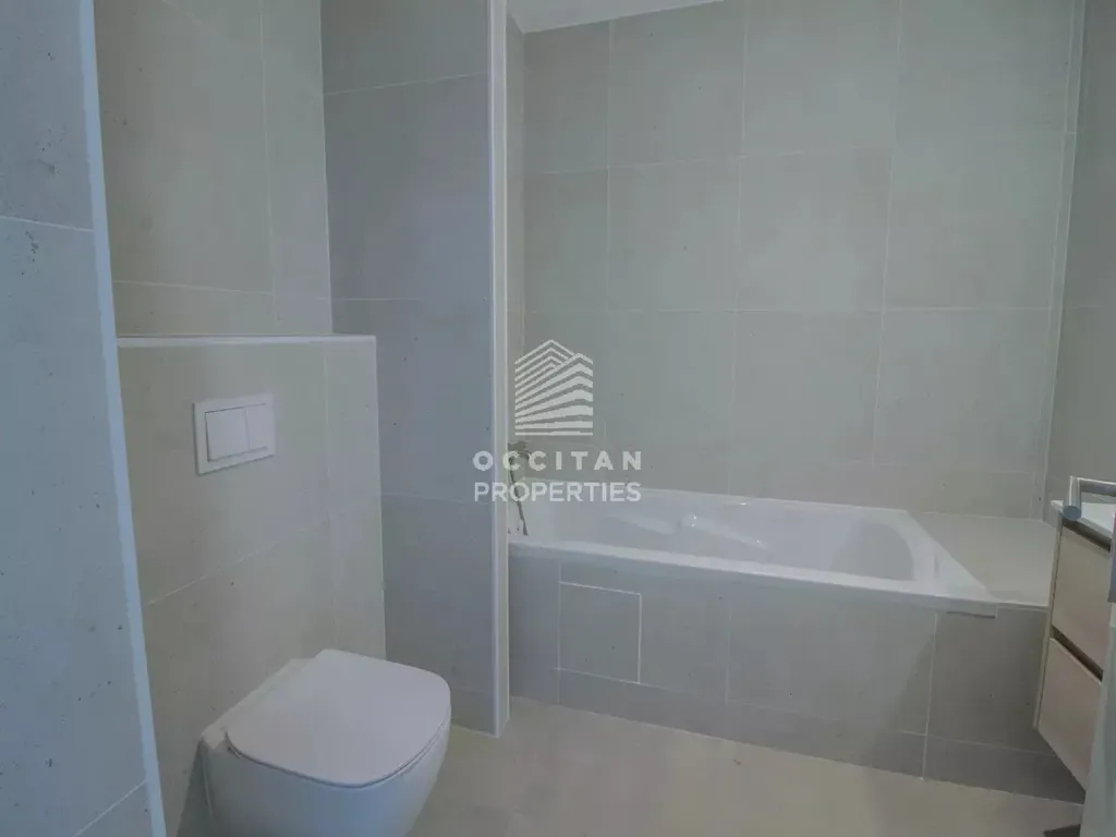 Vannitoad - New Triplex with High Ceilings near Cannes