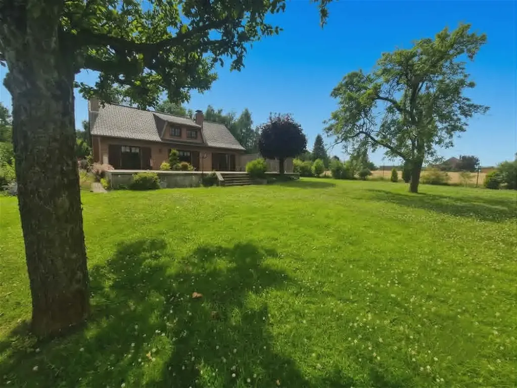 Aed - Pavilion with Garden in Hernicourt