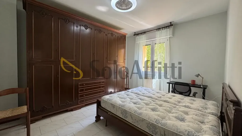 Chambres - 4-Bedroom Apartment in Quiet Area, Bologna