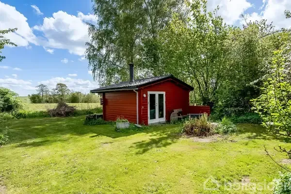 Jardin - Charming Cottage with Park-Like Garden in Kyndeløse