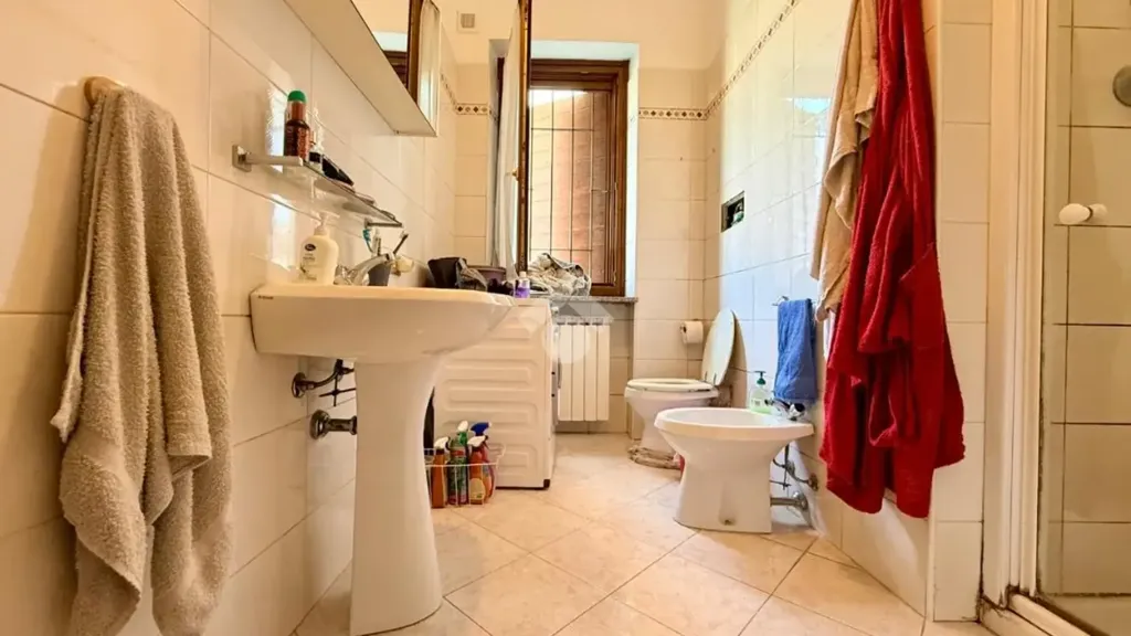 Salles de bain - Ground Floor Apartment with Garage in Vigasio