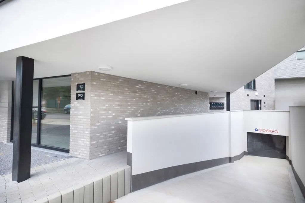 Esik - Contemporary Apartment with Balcony in Evere