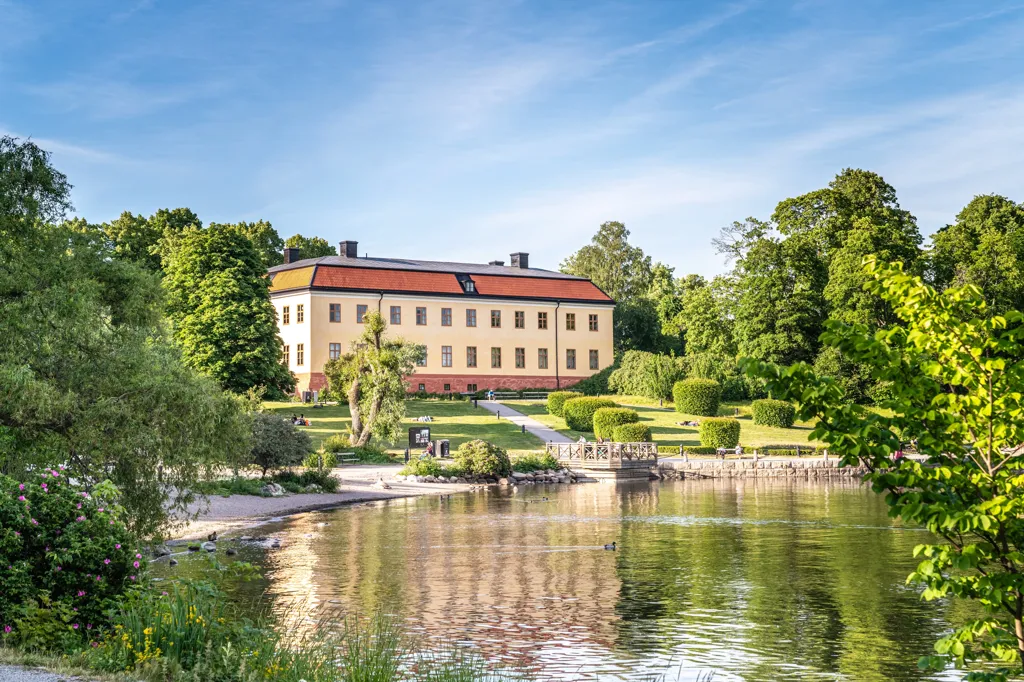 Aed - Representative Villa with Pool in Edsviken, Sollentuna