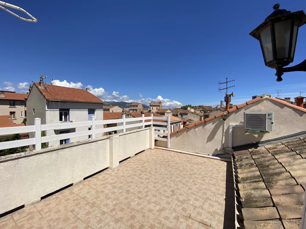 Terrasse - Duplex avec Terrasse dans le Calme à La Seyne-sur-Mer