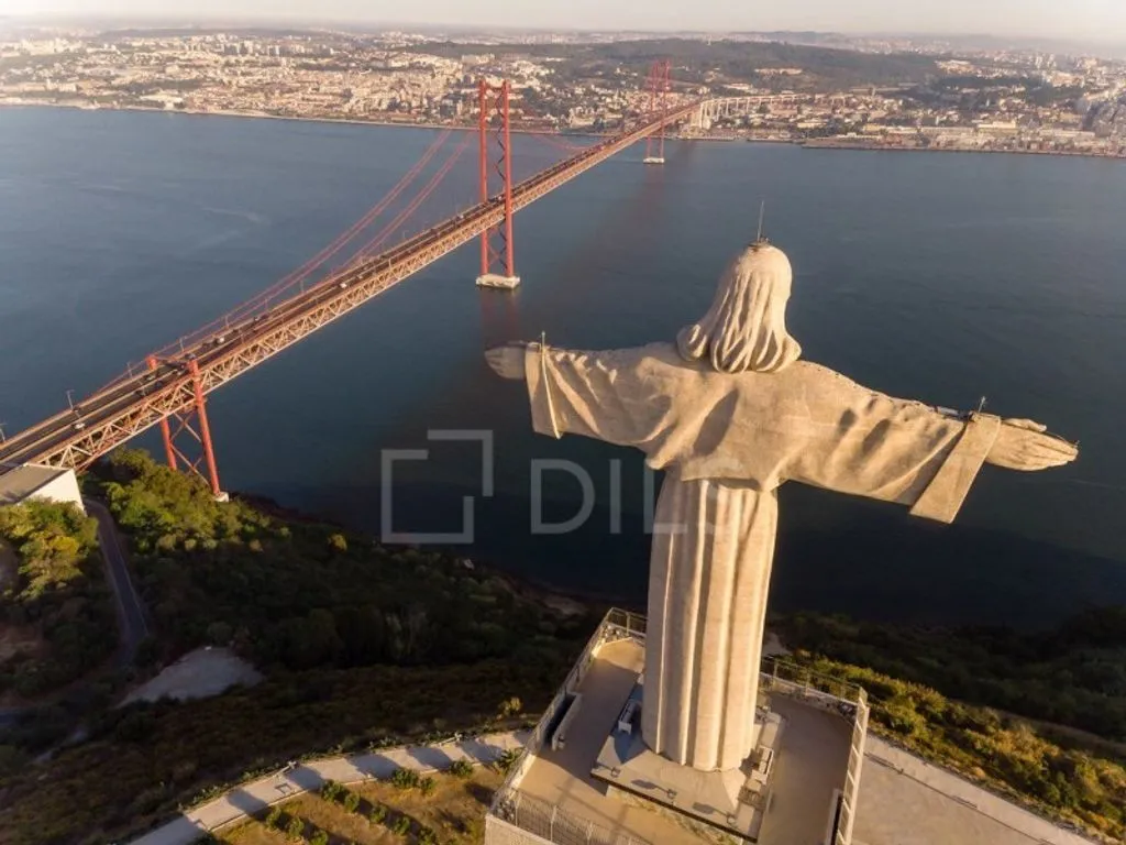Luxury Apartment with Balcony in Aroeira, Almada