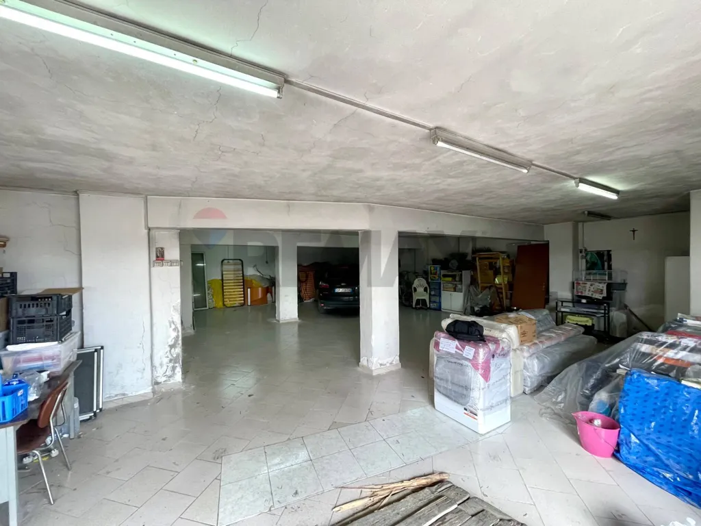 Garage - Garage/Storage in Mineo with Multiple Entrances