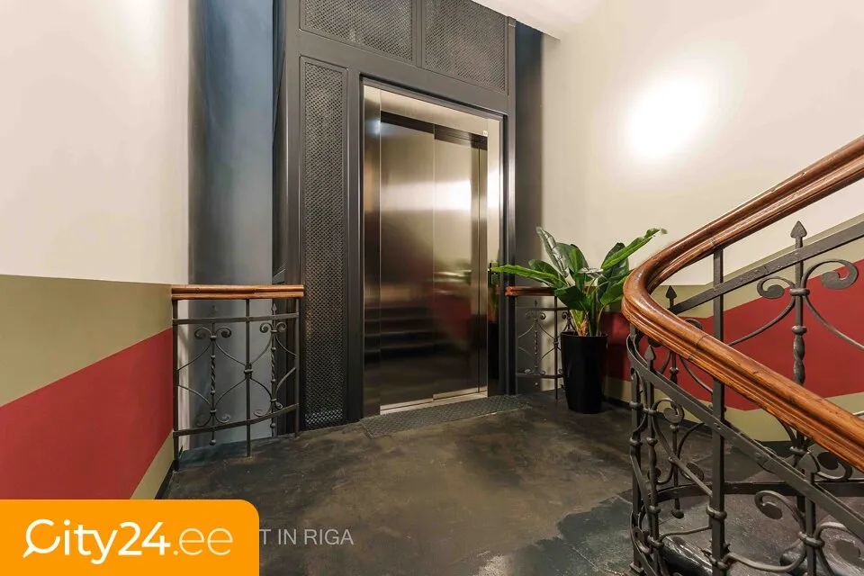 Esik - Studio in Jugendstil Building, Elizabeth Street