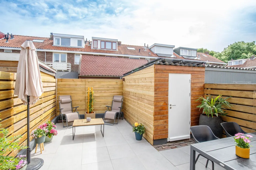 Terrasse - Modernised Townhouse with Rooftop Space in Gouda