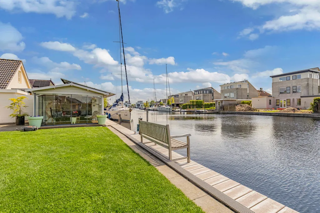 Jardin - Villa with Private Dock in Lemmer