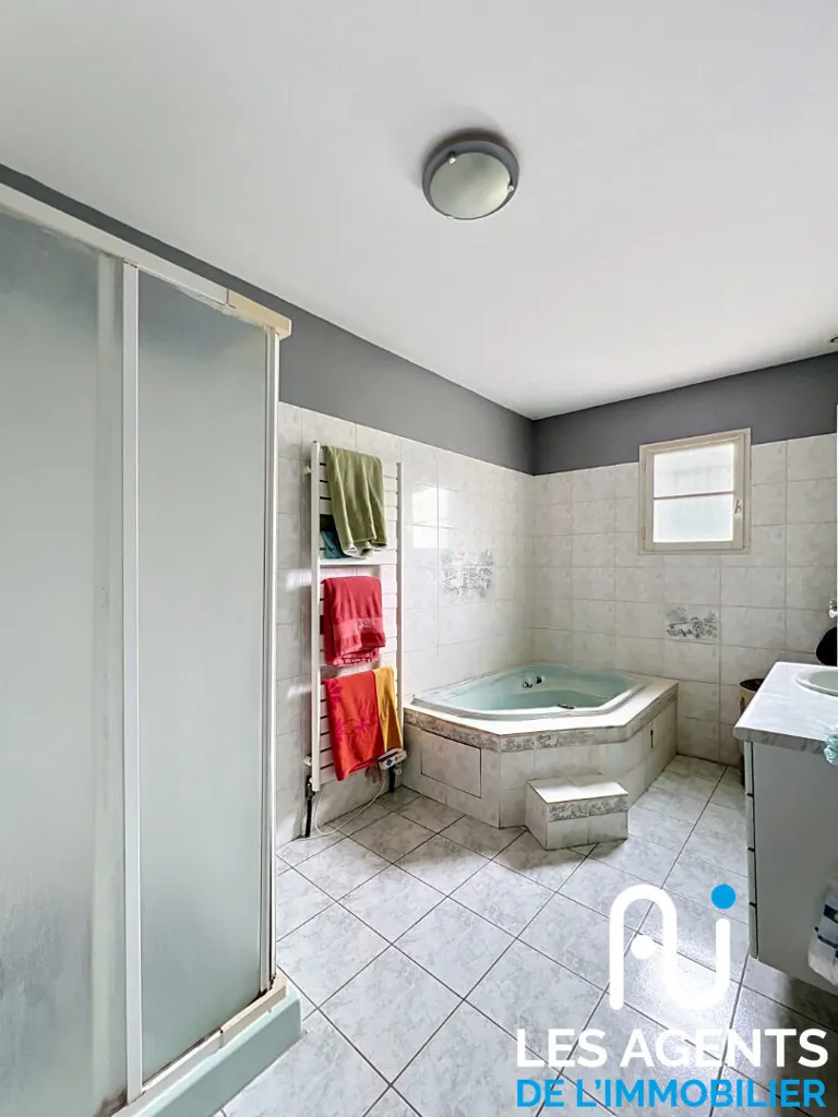 Bathrooms - Contemporary House with Garden in Beaugency