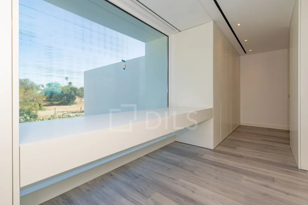 Hallway - Contemporary T5 with Pool in Loulé