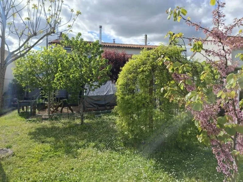 Giardino - 1963 Stone House with Balcony in Civray