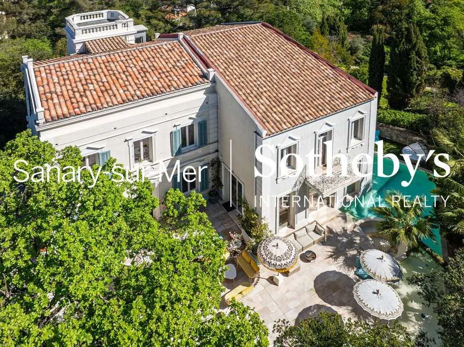 Vista aerea - Mansion with Pool in Toulon's Prime Location