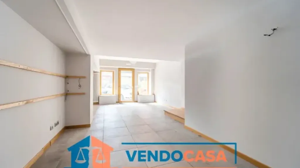 Pièces - Office Space with Balcony in Cuneo
