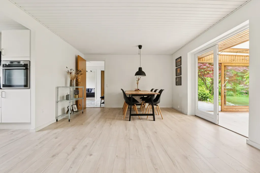 Söögituba - 1-Storey Villa with Garden in Humble