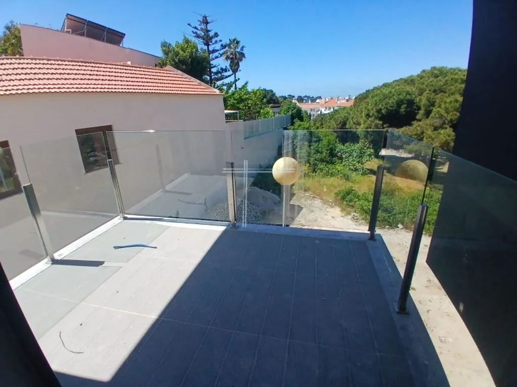 Terrasse - Luxury 2-Bed Flat with Balcony in Charneca de Caparica
