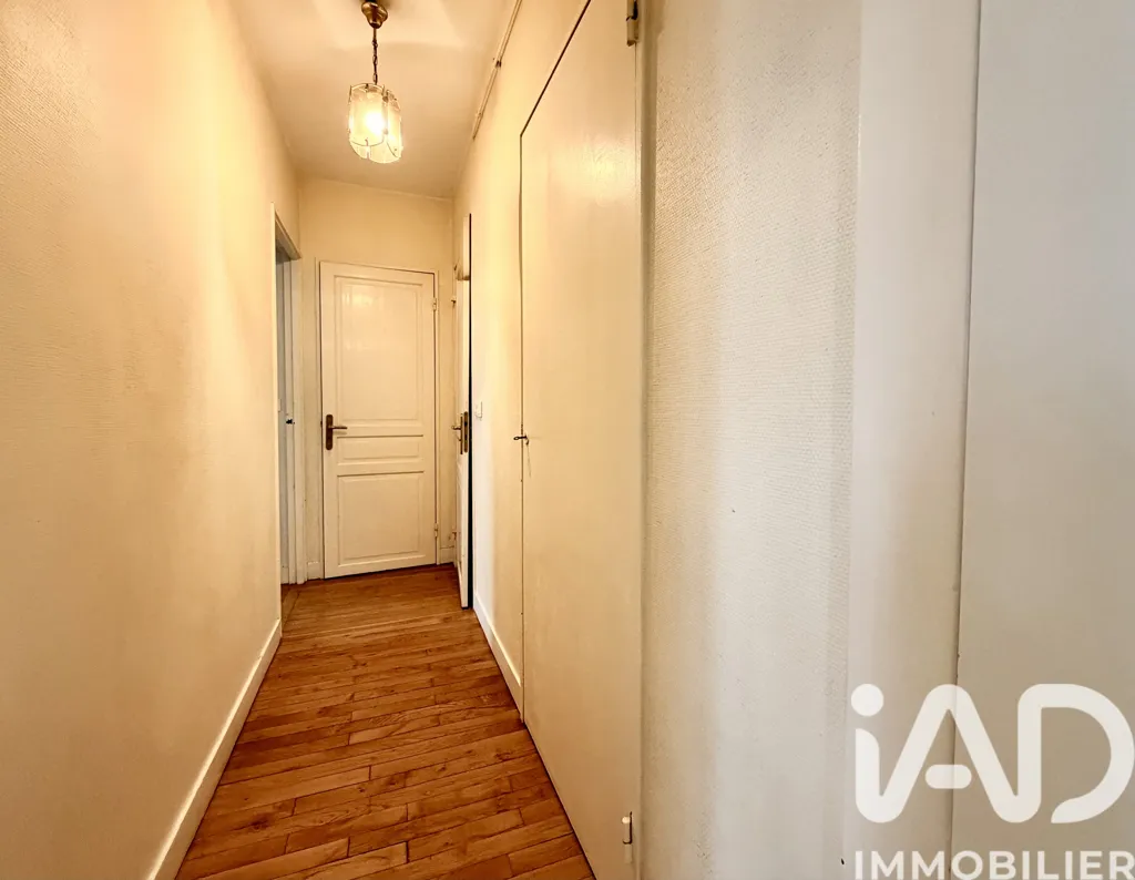 Esik - Duplex Potential Apartment in Cachan