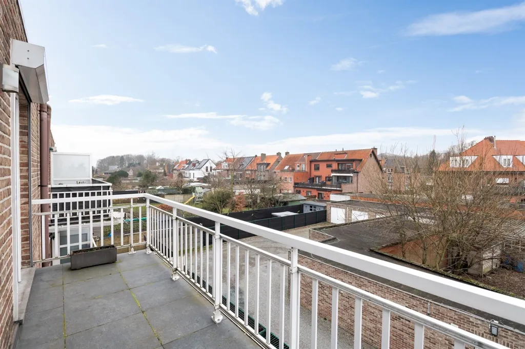 Balcon - Appartement Rénové avec Garage à Kapellen