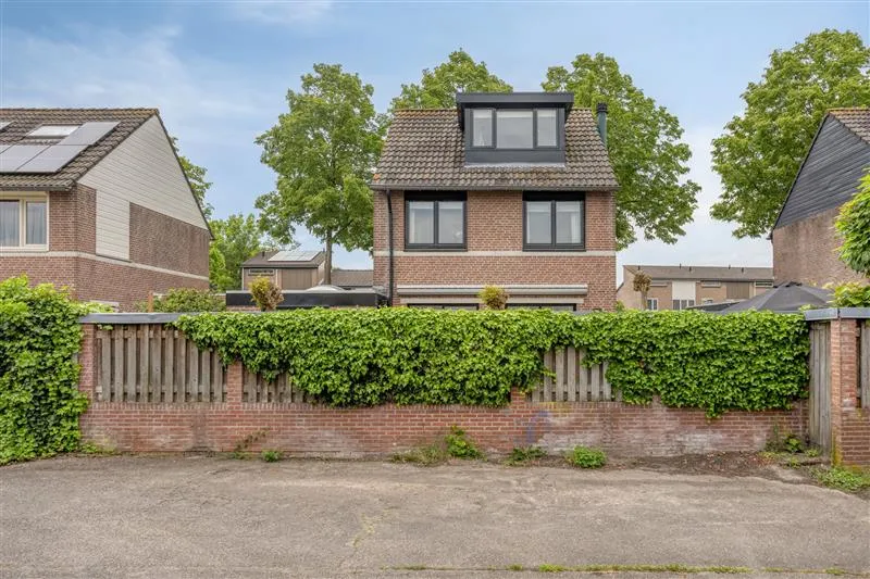 Maison 8 pièces à Breda