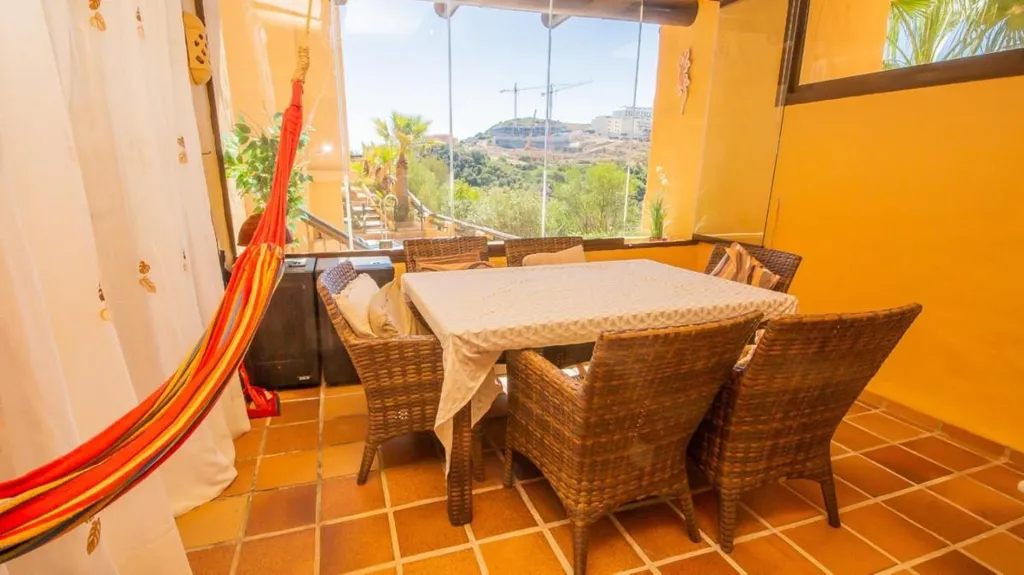Terrasse - 3-Bed Apartment with Terrace in La Duquesa, Manilva