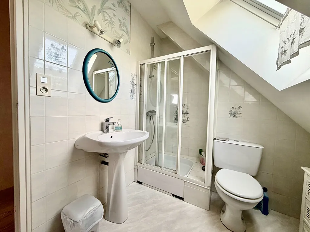 Salles de bain - Maison Familiale avec Sous-Sol à Derval