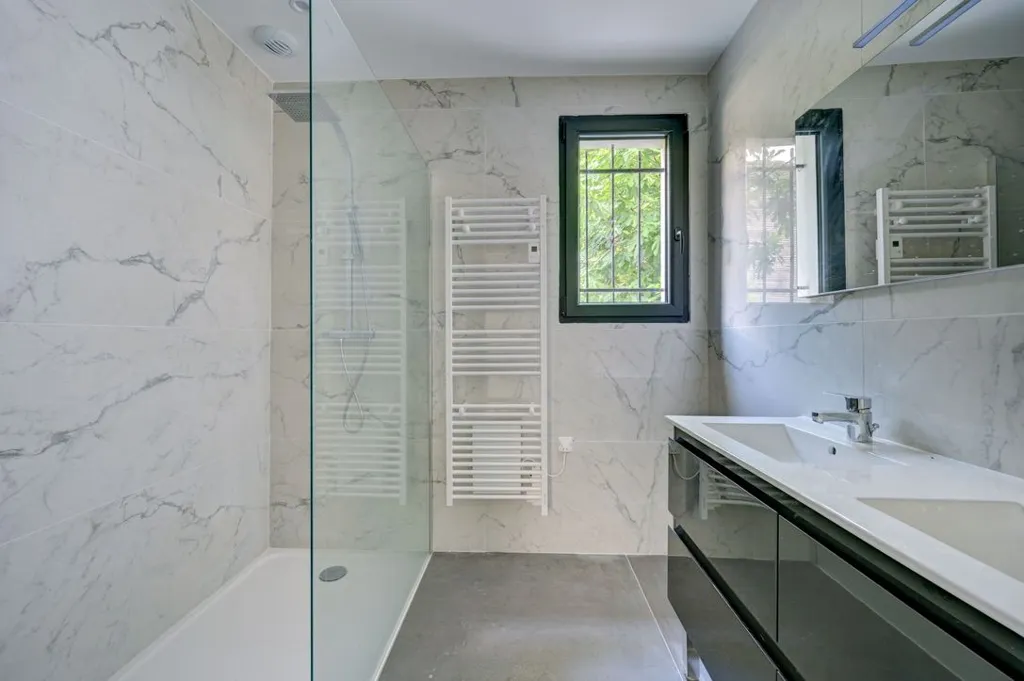 Bagni - Contemporary Villa with Pool in Roquevaire