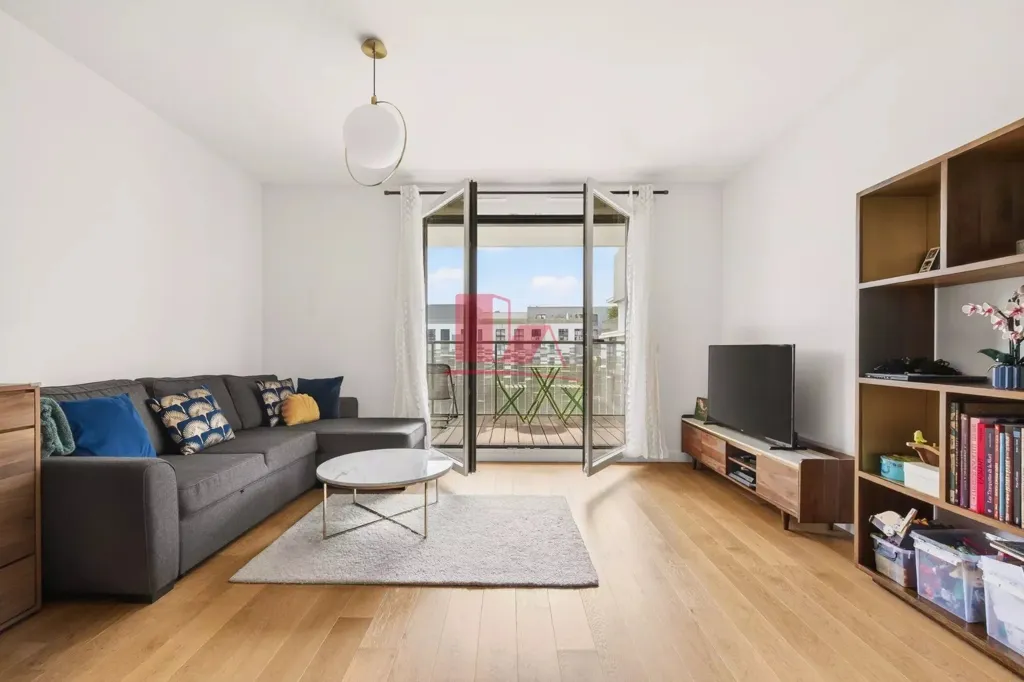 Elutuba - Compact 3-Bed Flat with Balcony in Issy Centre