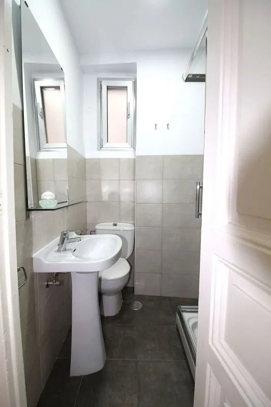 Vannitoad - Furnished Flat with Heating in Trafalgar