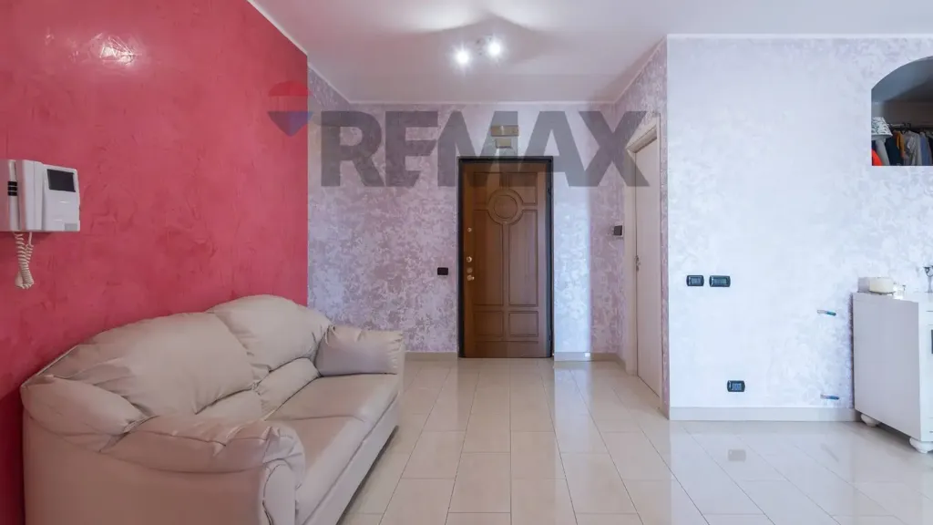Elutuba - Spacious Apartment with Triple Exposure in Lentini