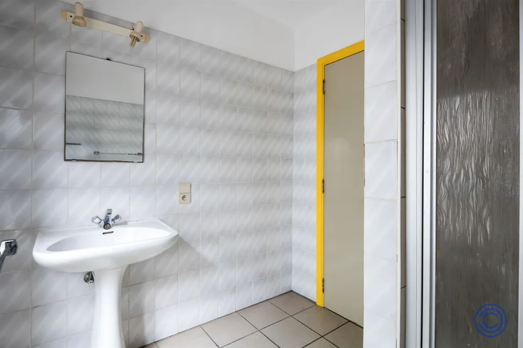 Salles de bain - Maison Authentique avec 5 Chambres à Anvers