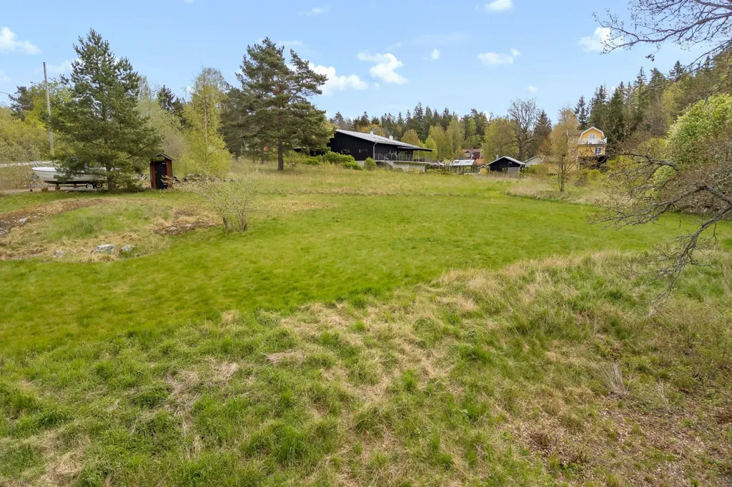 Aed - Waterfront Plot with Development Potential in Åkersberga