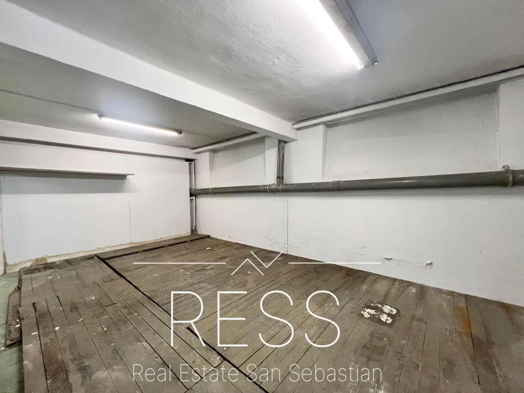 Pièces - Spacious Garage Premises in Amara, Donostia