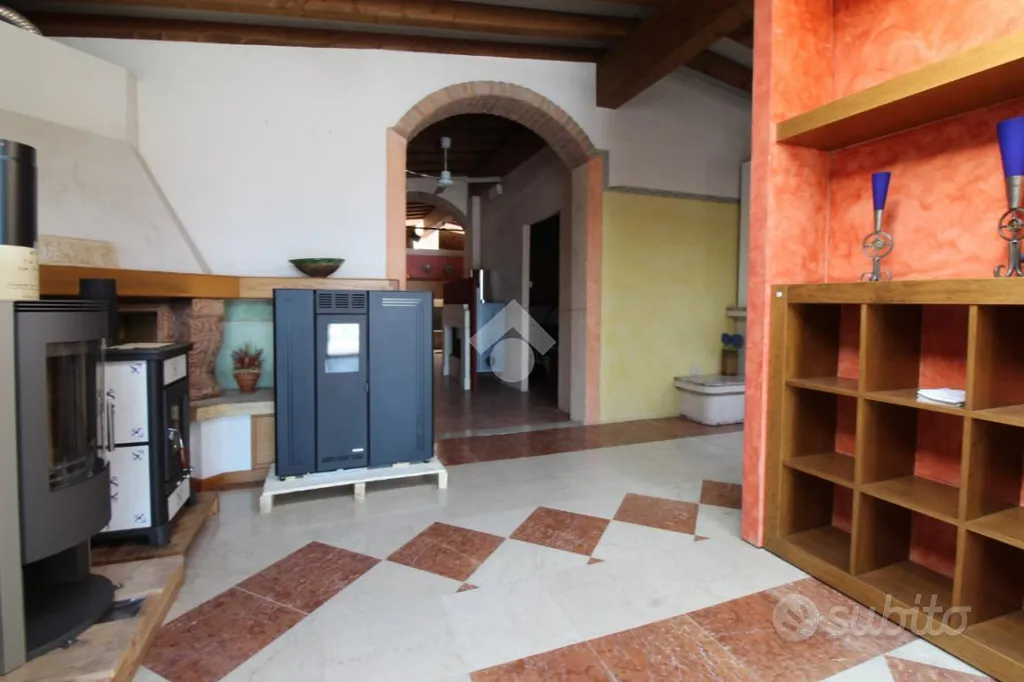 Soggiorno - Industrial Complex with Exhibition Space near Brescia