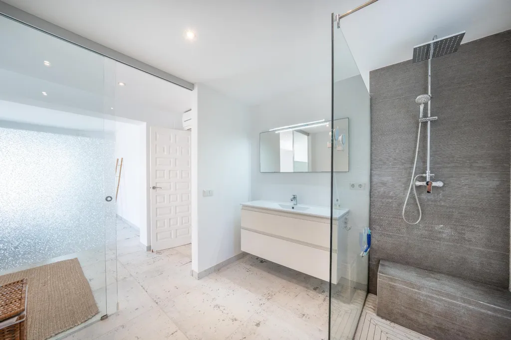 Salles de bain - Chalet with Sea View and Pool in Cap Martí