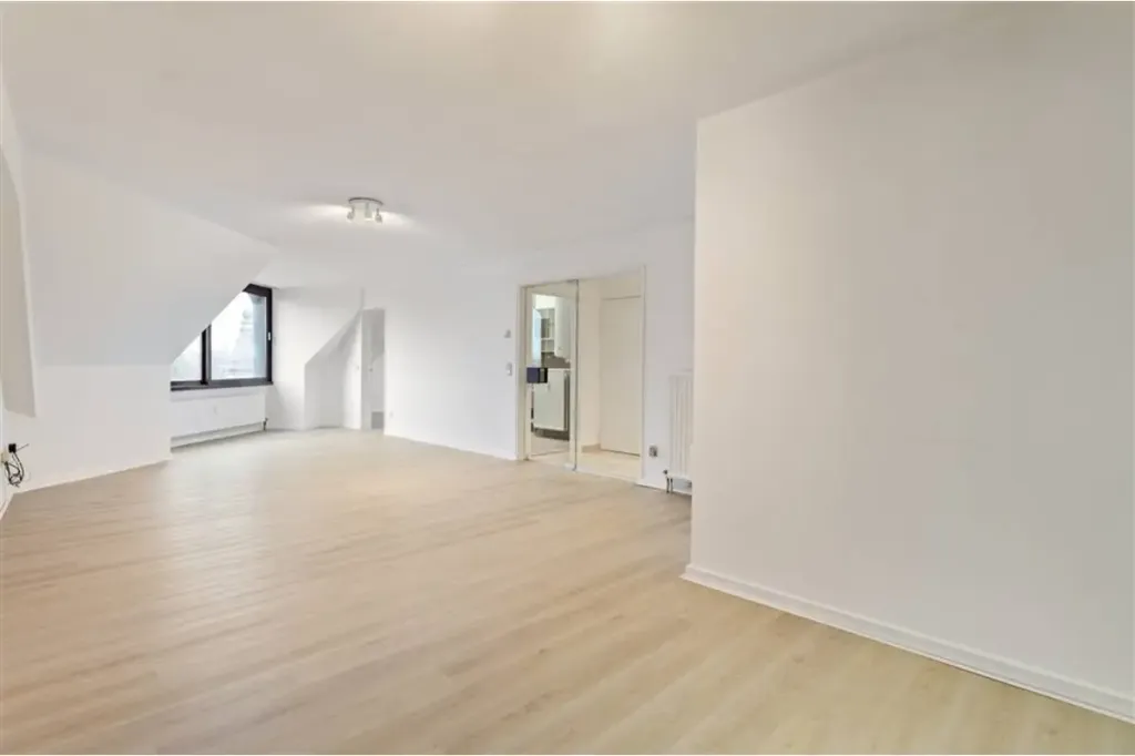Elutuba - 3-Bed Apartment with Terrace in Turnhout