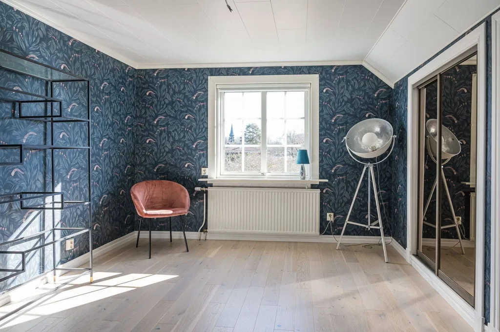 Kabinet - Family Villa with Workshop in Varnhem