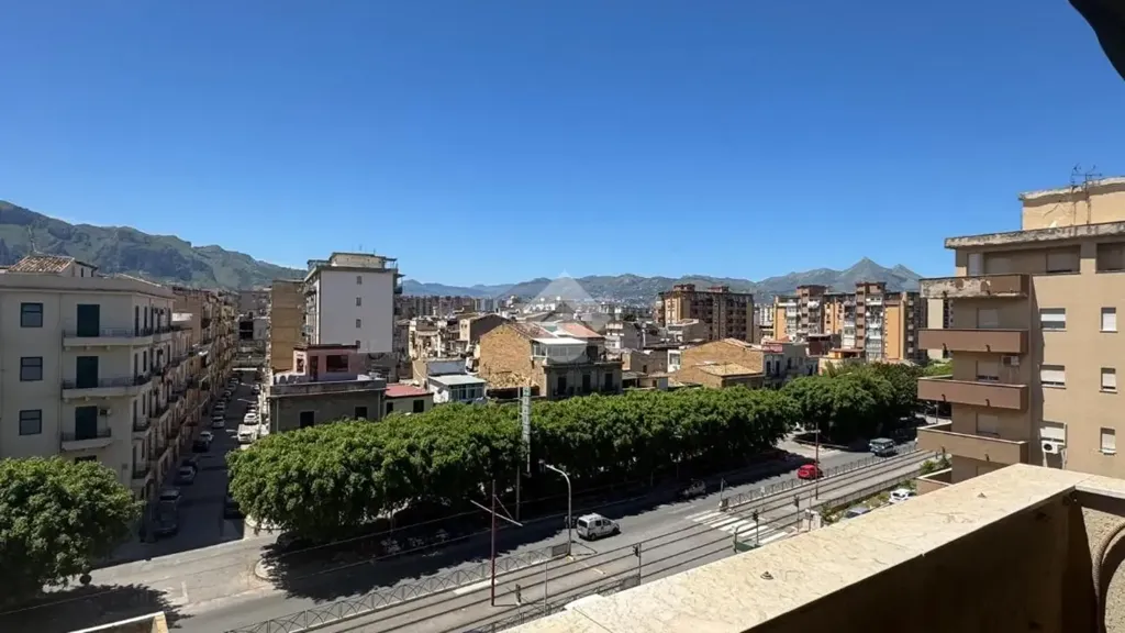 Balcony - Apartment with Balcony in Palermo Centre