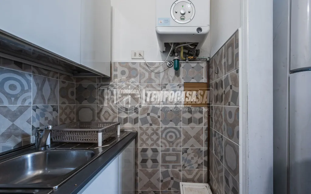 Köök - Two-Bedroom Apartment for Renovation in Milan