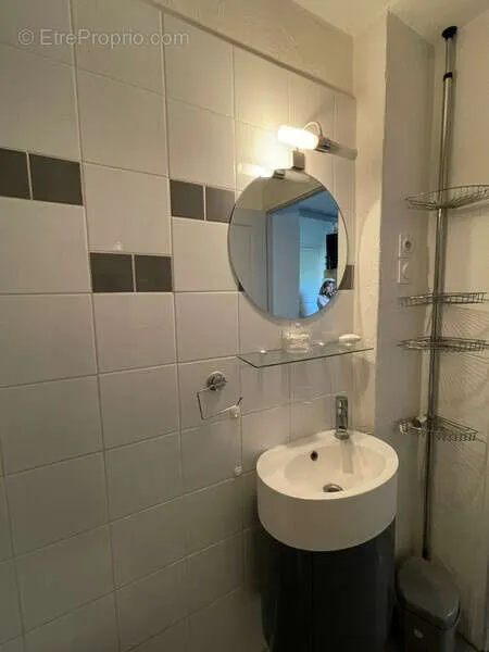 Salles de bain - Studio au Centre de Grignan avec Hauteur sous Plafond