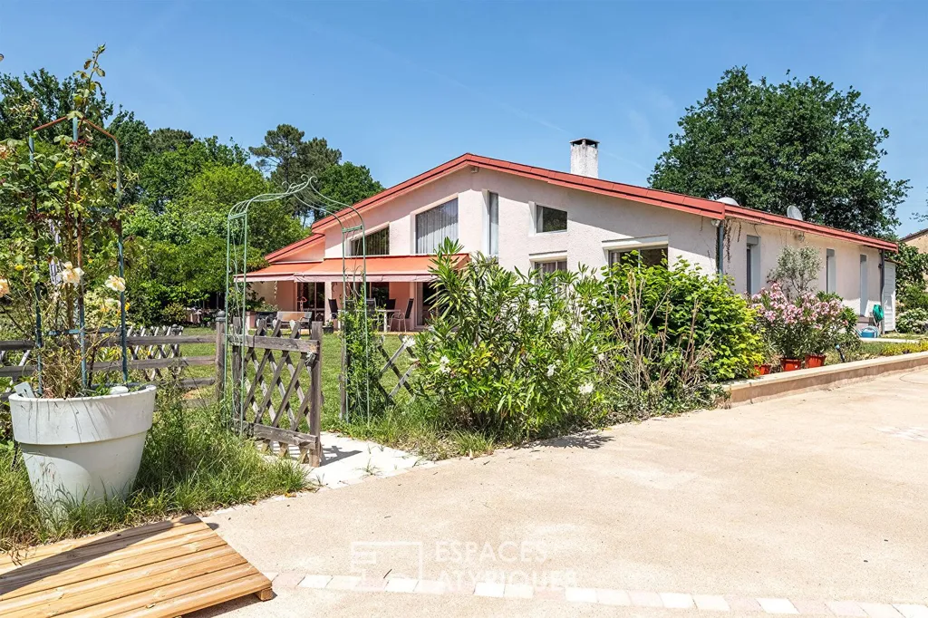 Extérieur - Maison d'Architecte avec Piscine dans un Écrin Naturel