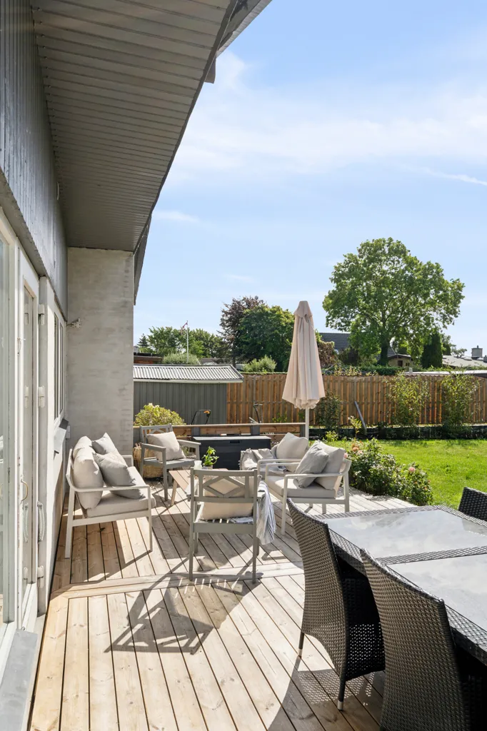 Terrasse - Modernised Villa with Garden near Køge