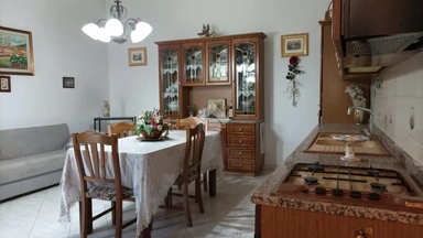 Söögituba - Two-Bedroom Apartment with Balcony in Maddaloni