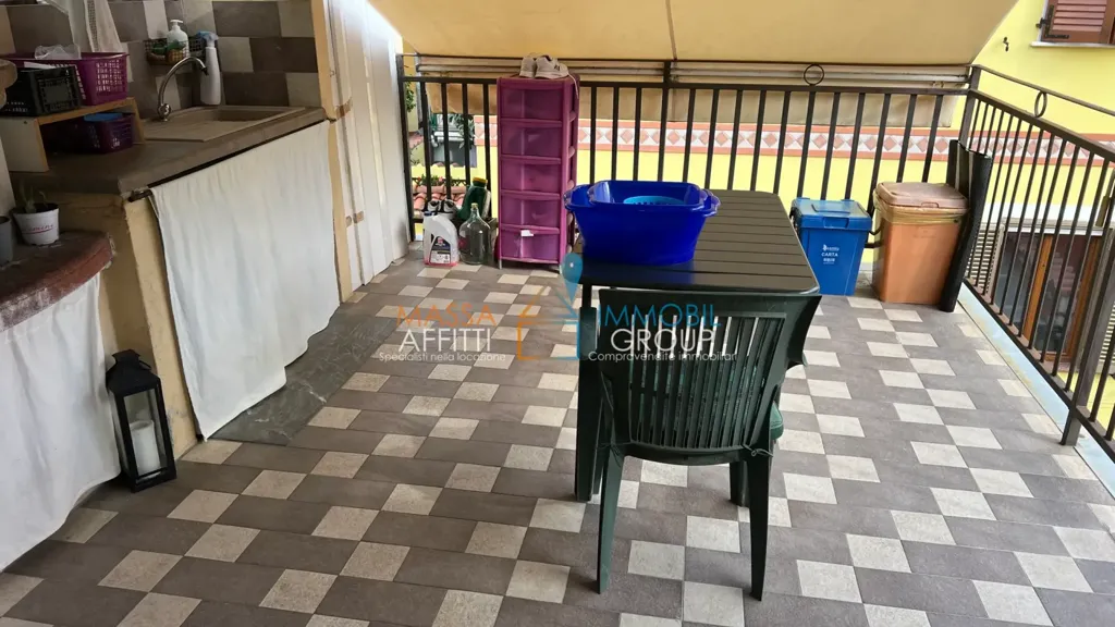Terrasse - Semi-detached House with Veranda in Massa